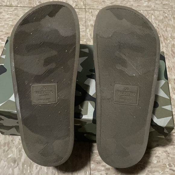 Valentino pool slides - Picture 6 of 7